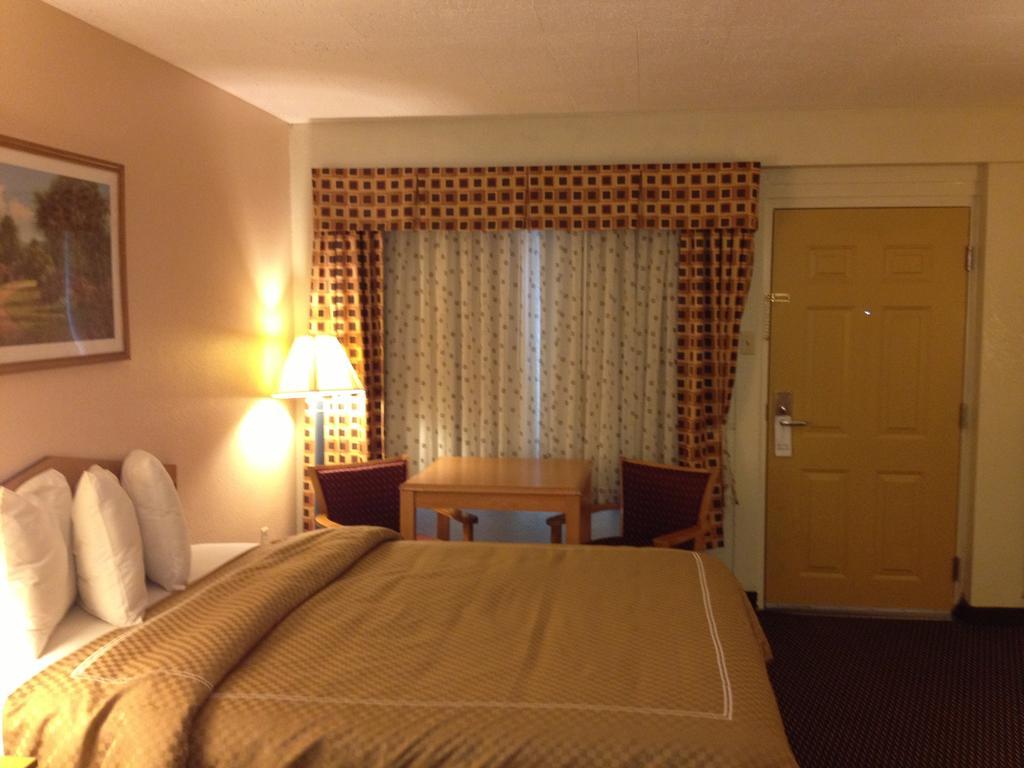 Virginia Inn Lawrence Extérieur photo