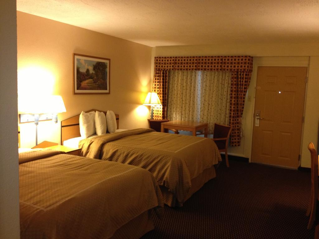 Virginia Inn Lawrence Extérieur photo