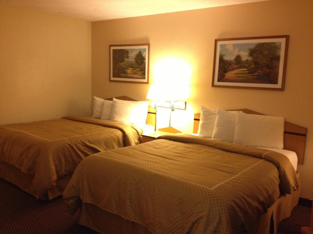 Virginia Inn Lawrence Extérieur photo