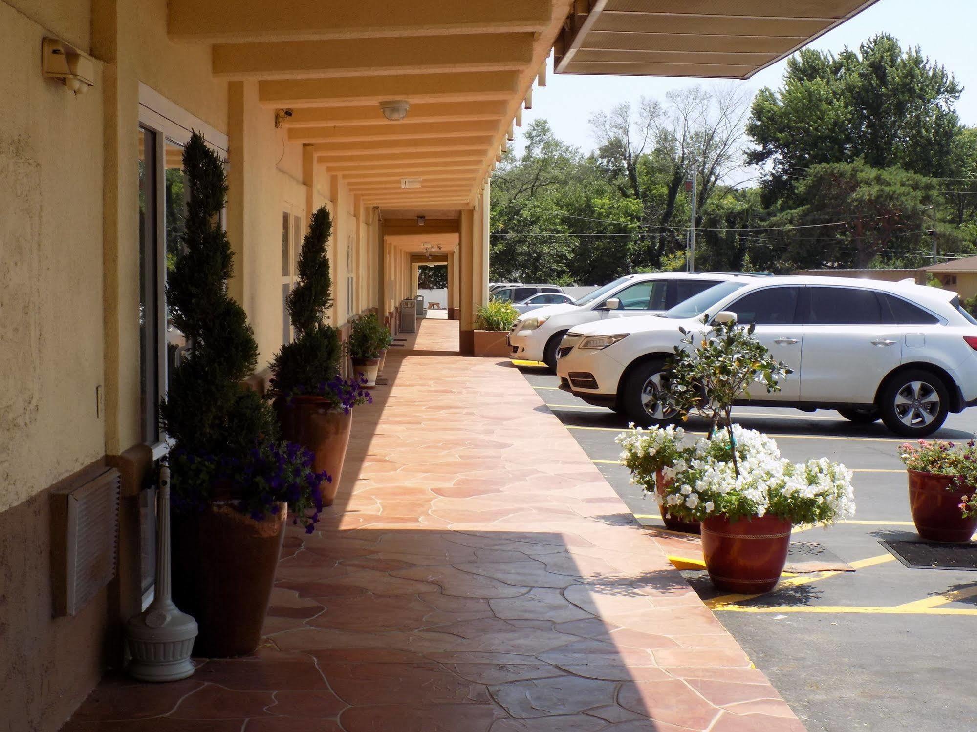 Virginia Inn Lawrence Extérieur photo